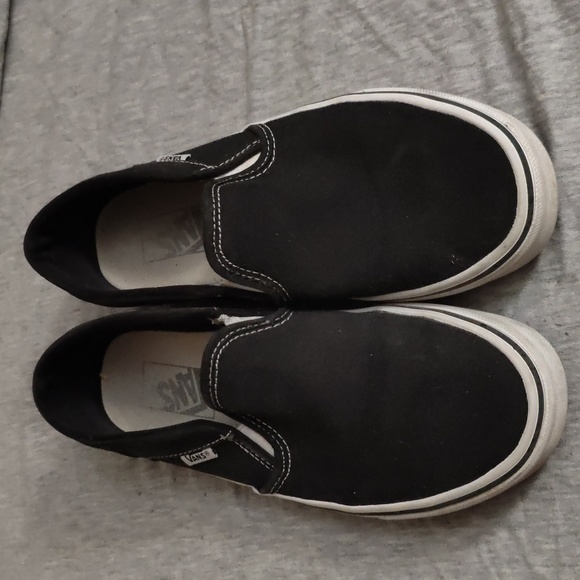 Vans - Picture 1 of 9